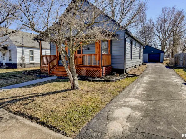 922 W Vandeveer St, Taylorville, IL 62568