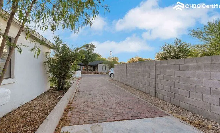 1715 N Whittier Dr — Photo 29