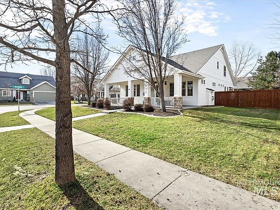 2nd image of 3651 N Legacy Woods Ave