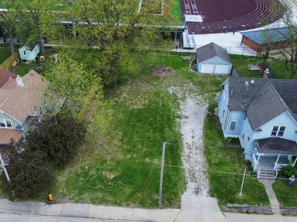 1813 1815th Ave, Moline, IL 61265