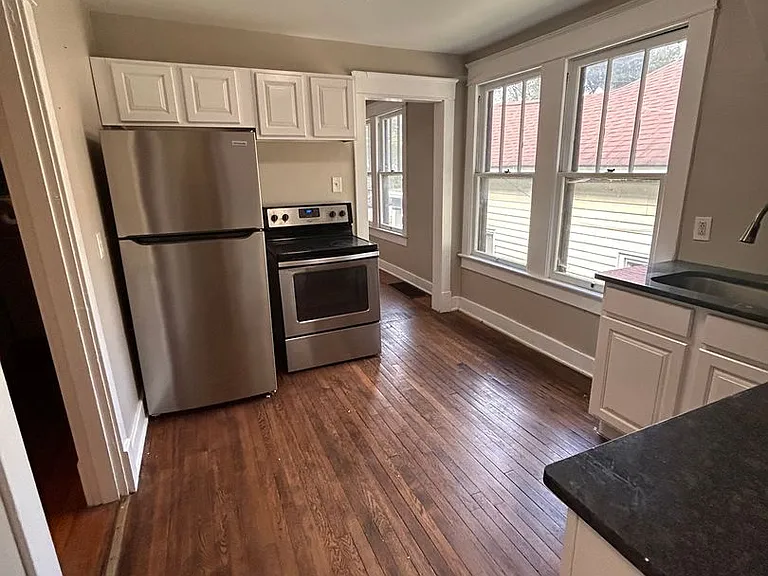 605 Gill Ave — Photo 9