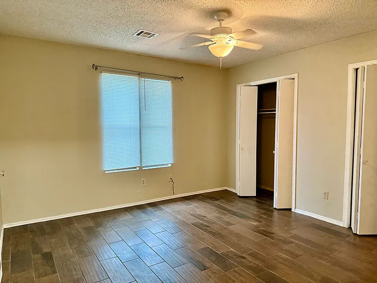930 Century Dr — Photo 27