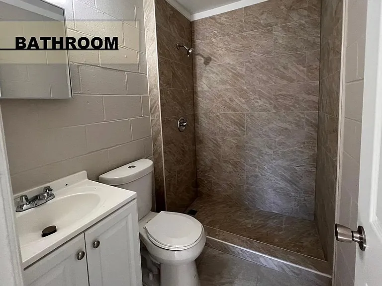 2447 Gervais St #B — Photo 16