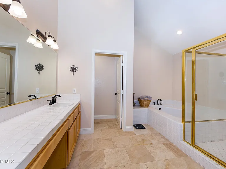 32201 Lakeport Dr — Photo 5