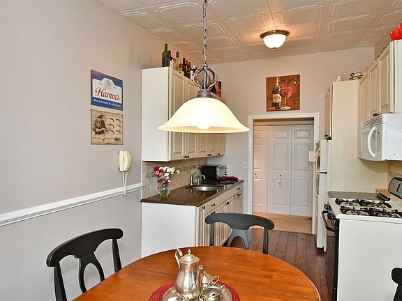 2nd image of 26 Ivy St