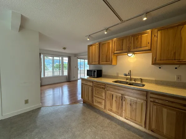 435 N Oak St #2, Bingen, WA 98605