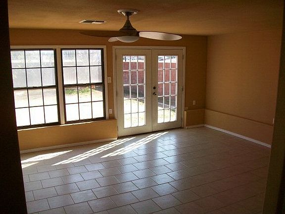 4th image of 4024 Melody Ln