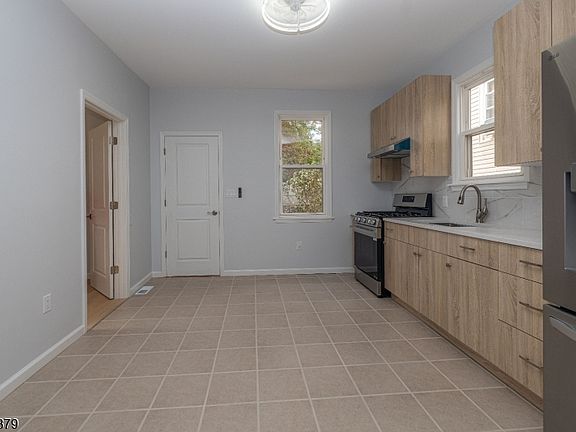 3rd image of 120 W Linden Ave