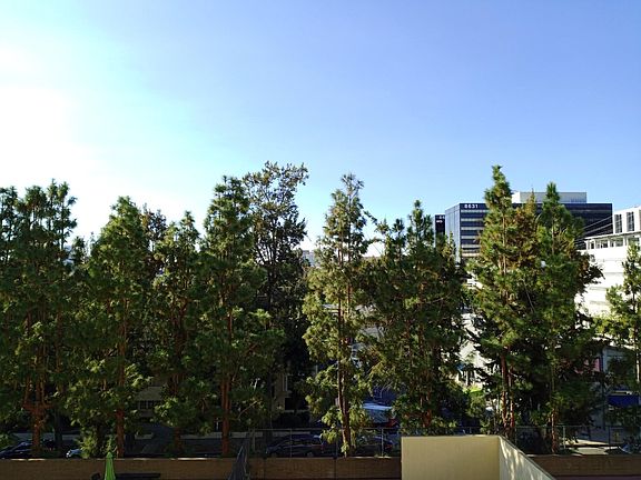 3rd image of 321 S San Vicente Blvd APT 506