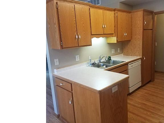 3rd image of 905 S Miller Ave