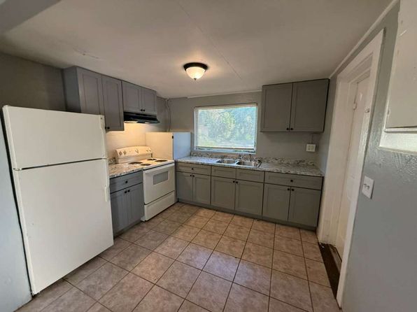 605 S 70th St APT A-B