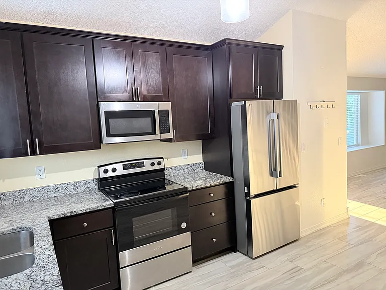 1486 S Biscay Ct — Photo 6
