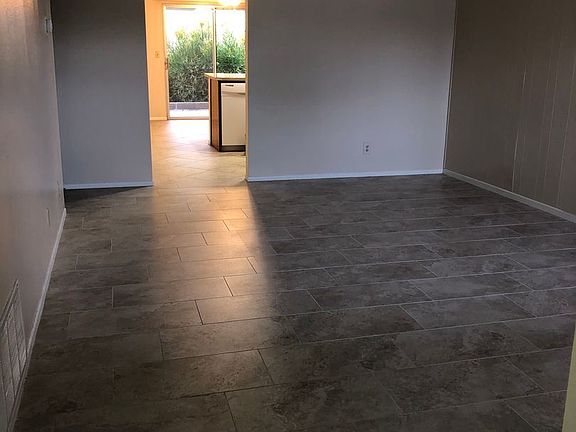 5th image of 2025 E Stearns Ave