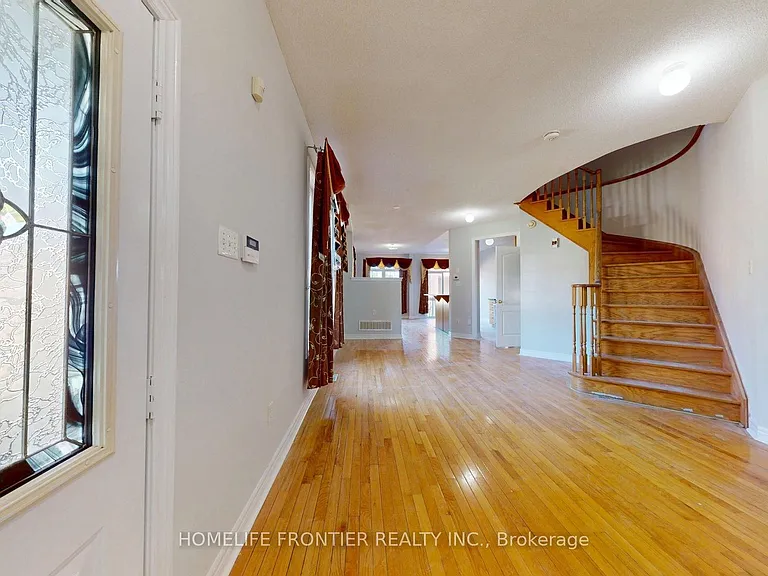 25 Rocky Point Cres — Photo 2