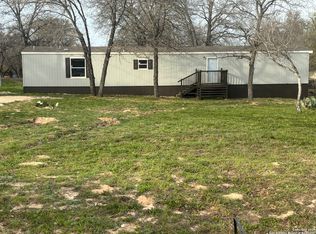 4527 New Mathis Rd, Elmendorf, TX 78112