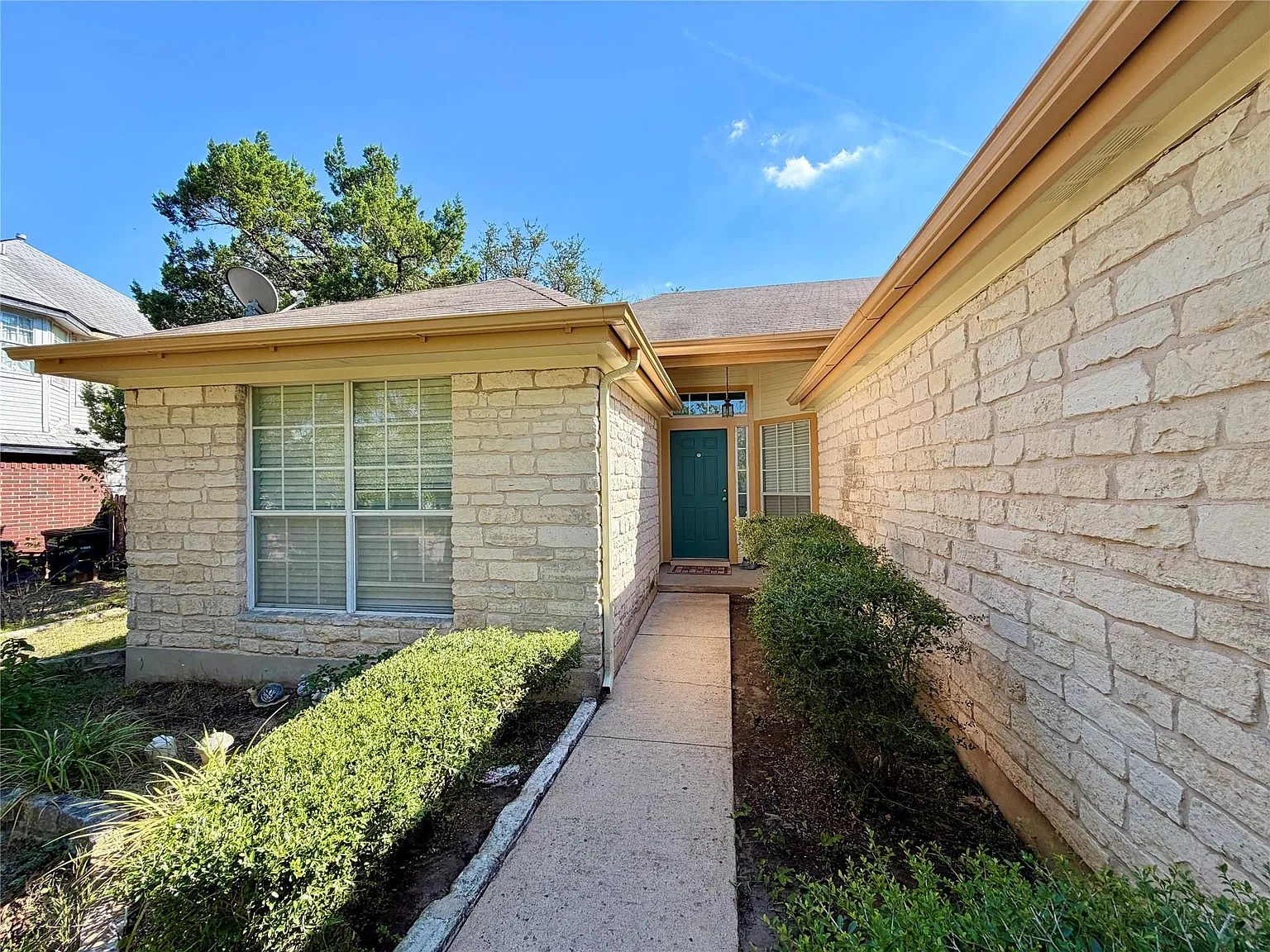 3 bed, 2.0 bath, 1445 sqft, $1,750 — Photo 2