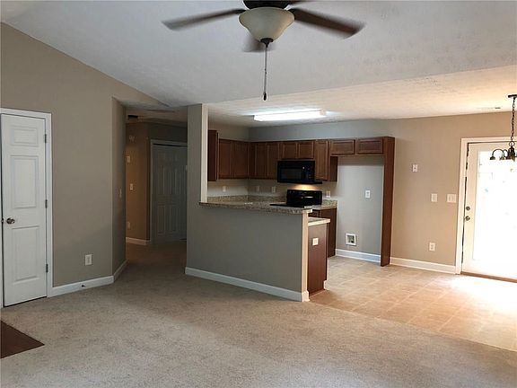4th image of 372 Rainbow Lake Dr