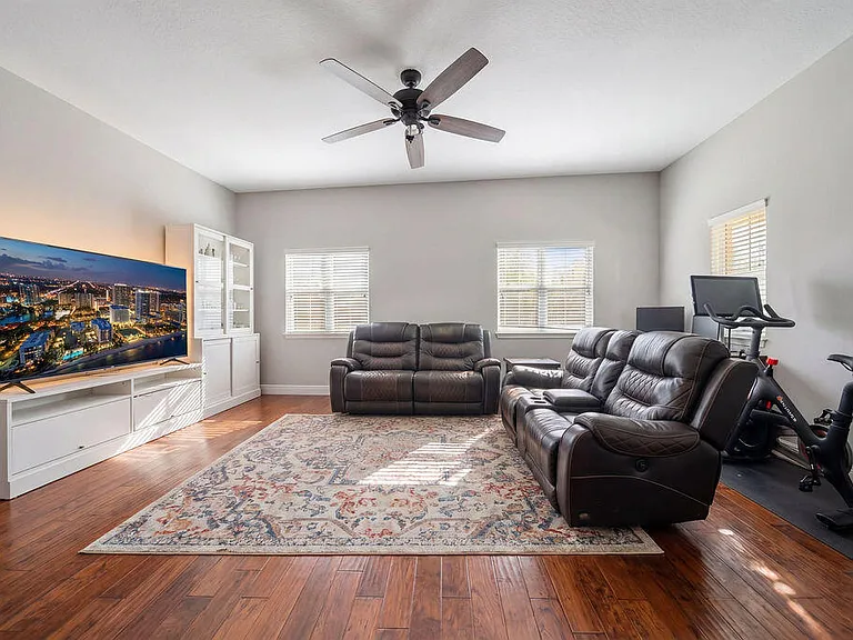 261 SW 6th Pl — Photo 7