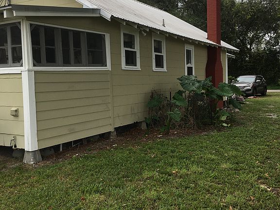 2nd image of 140 Woodlawn Ave