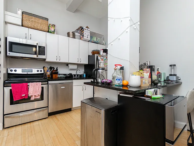 37 Temple Pl — Photo 25