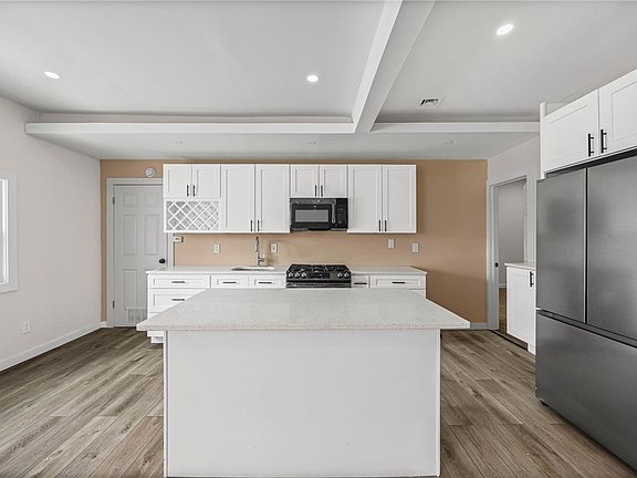 3rd image of 127 Carter St #125