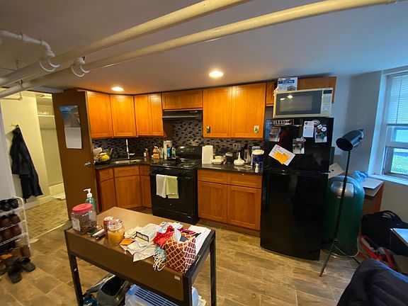 5th image of 3027 N Avers Ave #B