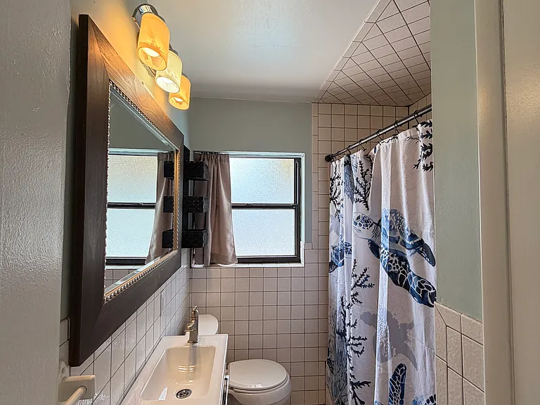 2140 Palm Ave — Photo 5