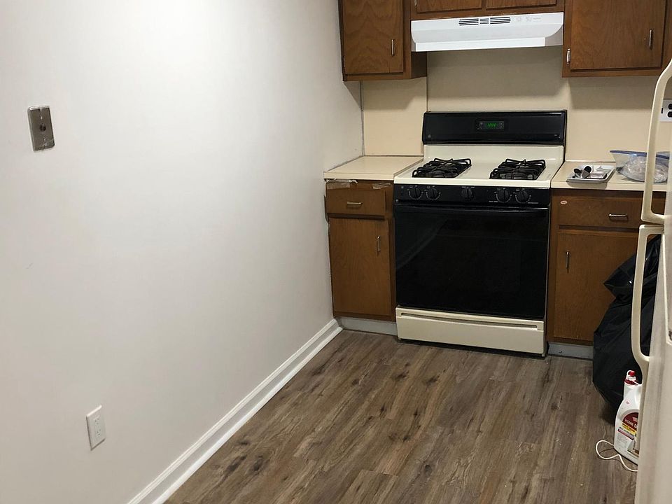 1st image of 2363 E 19th St #3