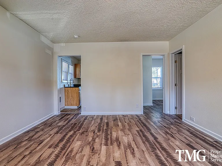 2500 Harney St — Photo 5