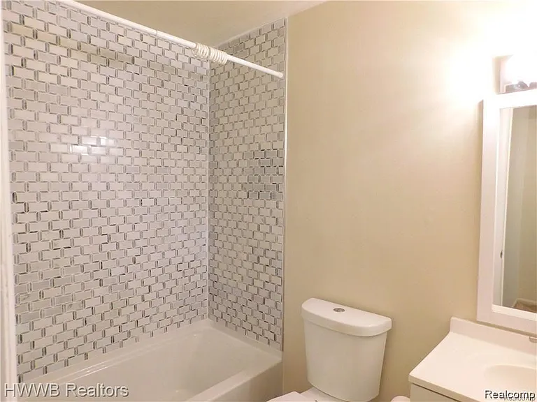 805 Plate St #210 — Photo 13