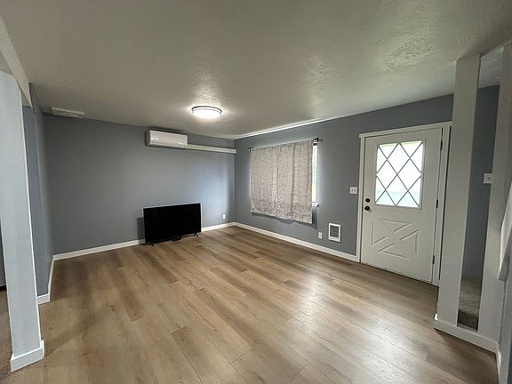 5th image of 137 Hawthorn Ave APT A