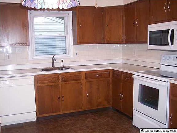 5th image of 33 Westbrook Dr