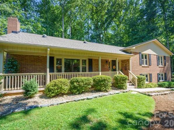 10 Surrey Run, Hendersonville, NC 28791