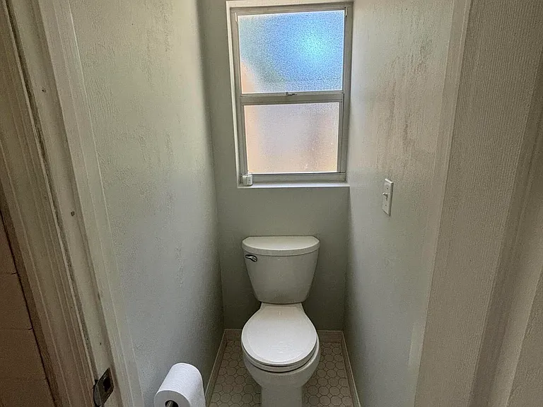 43 Warwick Ave — Photo 23
