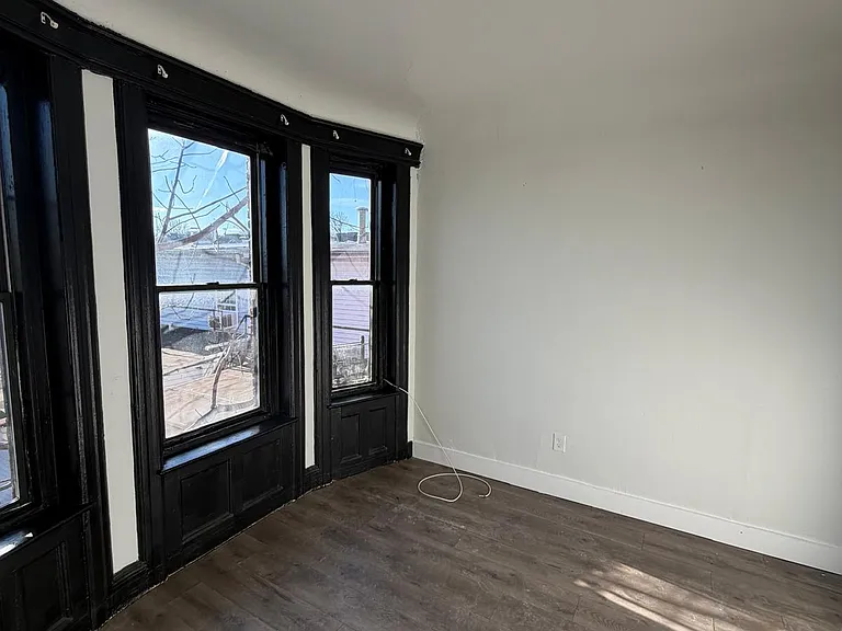 26 Elizabeth Ave #12 — Photo 4