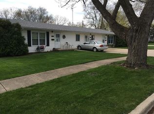 1103 S 10th Ave, Saint Charles, IL 60174