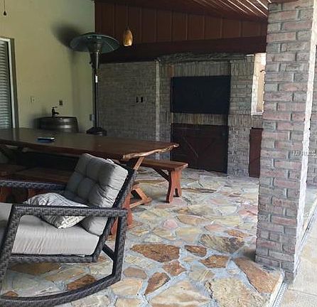 2nd image of 945 Niblick Dr