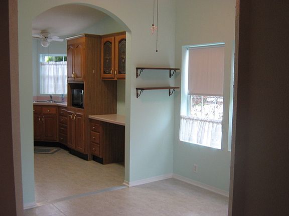 5th image of 129 Vermont Dr