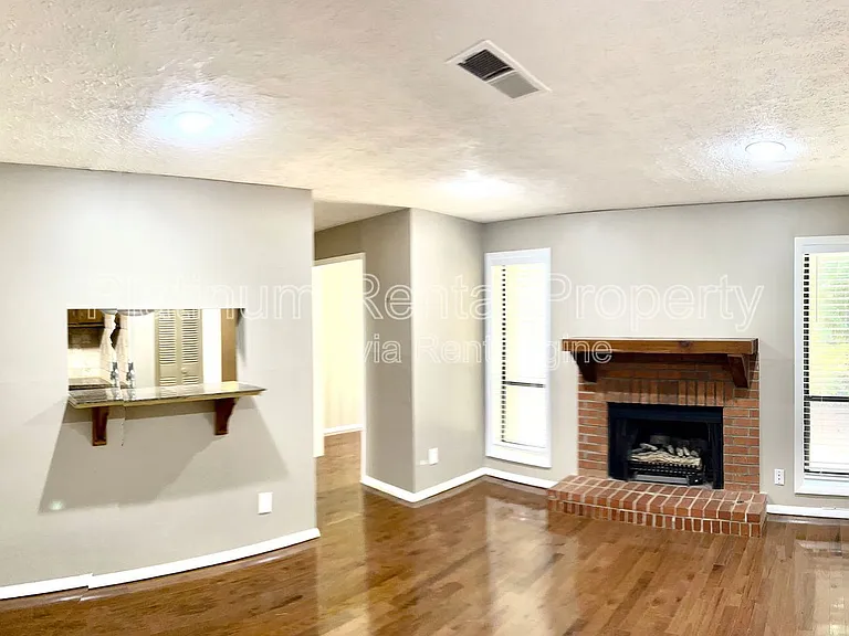 1555 Terrell Mill Pl SE #E — Photo 5