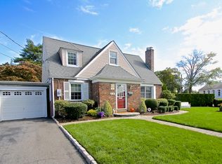 9 W Amsterdam Ave, Fair Lawn, NJ 07410