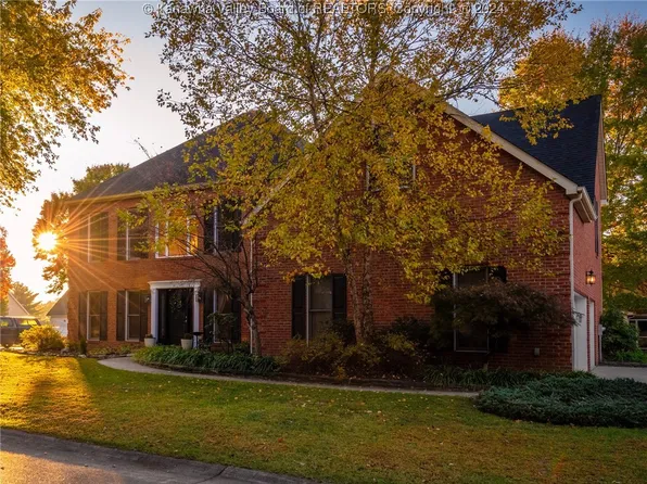 71 Pinehurst Dr, Hurricane, WV 25526