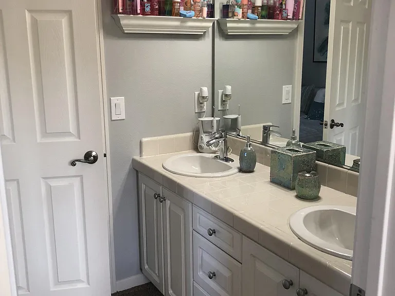 jack & jill bathroom
