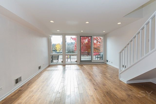 1st image of 600 W Armitage Ave #1