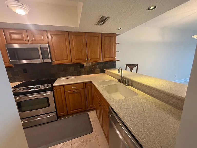 1901 1st St N #504 — Photo 3