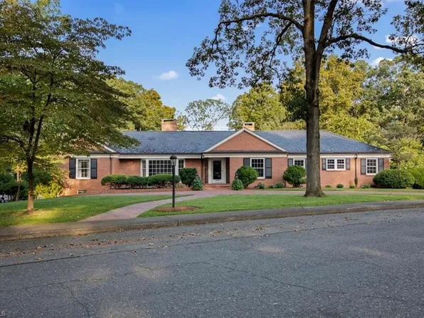 1309 Crescent Dr, Mount Airy, NC 27030