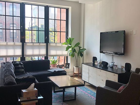 3rd image of 113 Kane St APT 2B