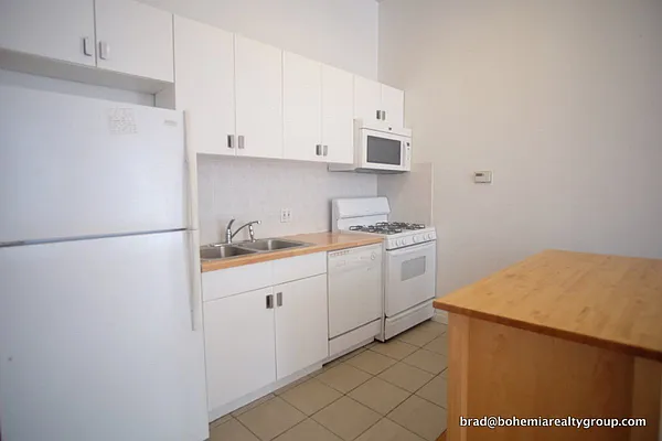 Rented by Bohemia Realty Group | media 9