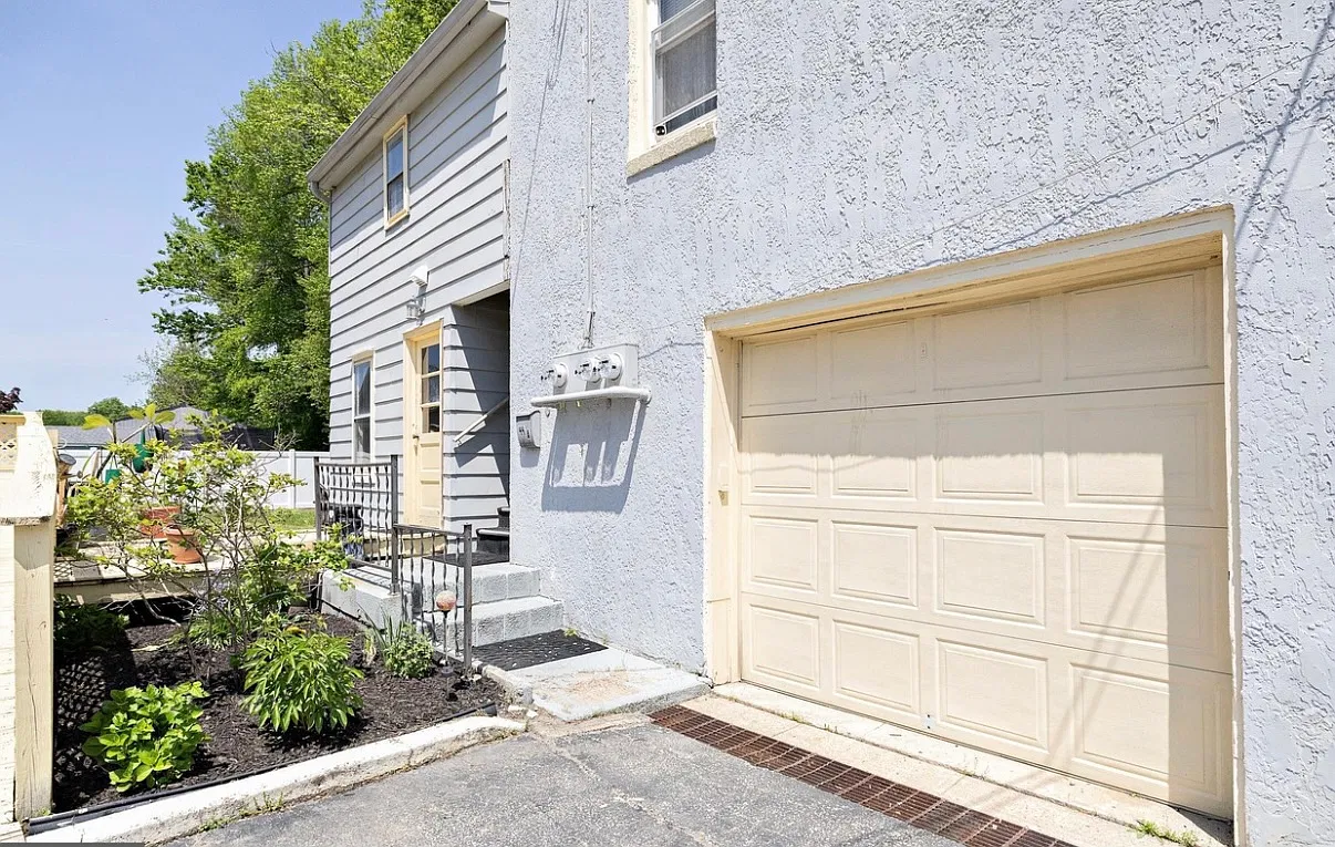 2 bed, 1000 sqft, $1,600 — Photo 2
