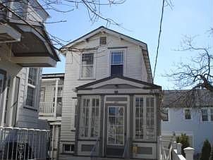 Front of rear cottage.