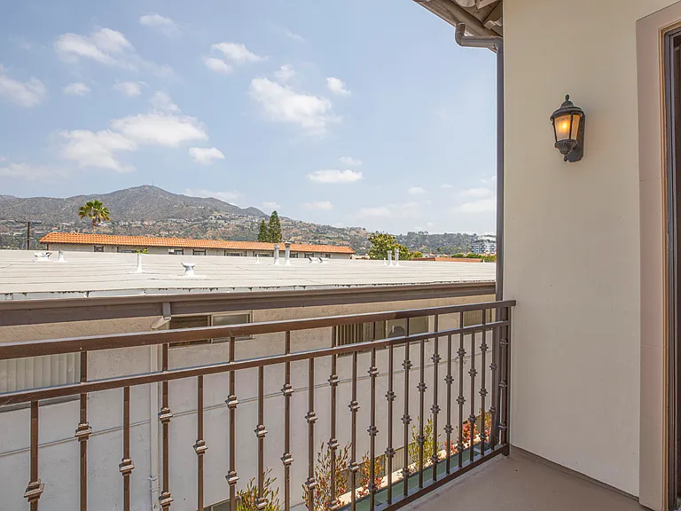 1029 Melrose Ave #104 — Photo 41